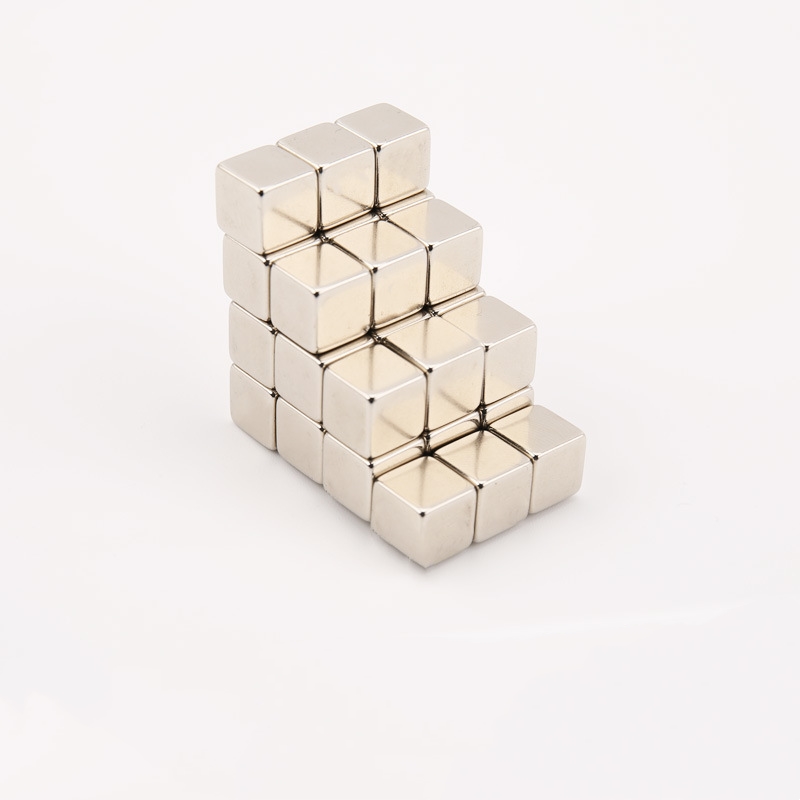 مغناطيس أرضي نادر قوي