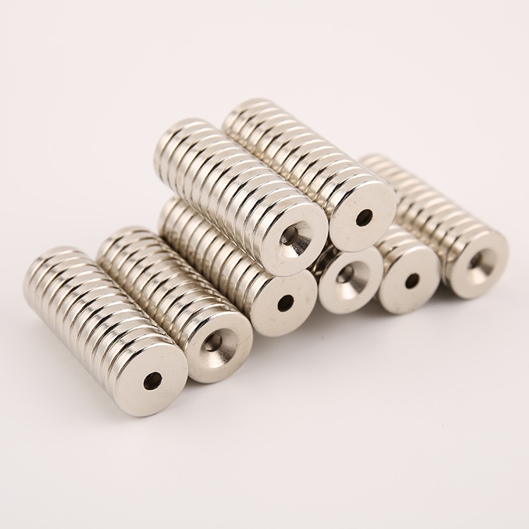 مغناطيس فائق